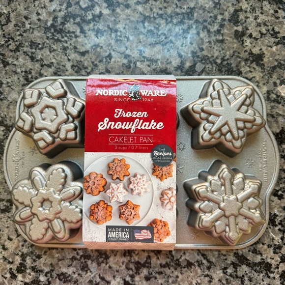 NORDIC WARE Frozen Snowflake Cakelet Pan NWT - Picture 1 of 5